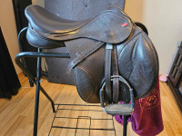 16.5" Kent and Masters S-Series Pony Jumping saddle 