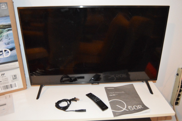 Samsung QN32Q50RA 32" QLED 4K Smart Ultra HD TV with Remote etc. in TVs in Markham / York Region - Image 2