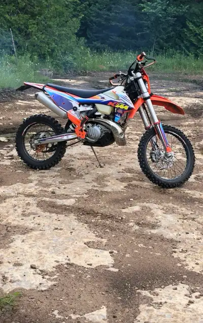 2022 Ktm 300 xcw Top end and bottom done . Great running bike no issues 199 hrs -If ad is posted it’...