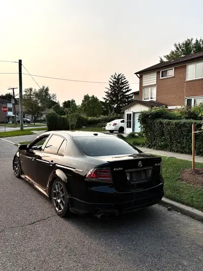 Selling my TL Type•s will need valve cover gasket leaks oil will need to be towed dose start up and...