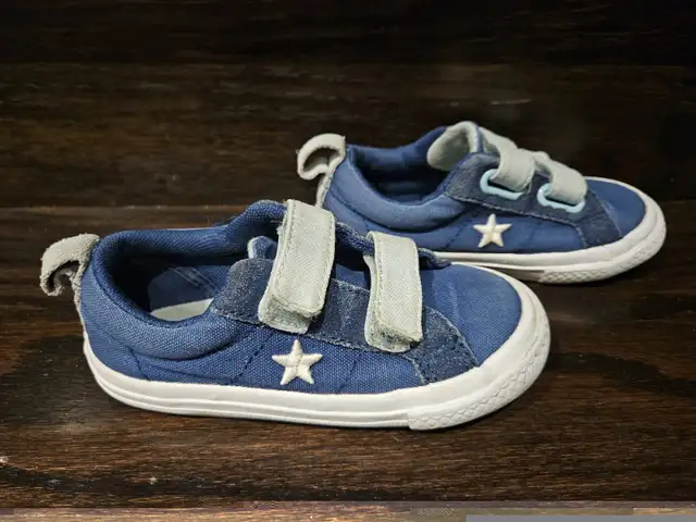 Kids Converse Shoes Size 9 in Kids & Youth in Markham / York Region - Image 4