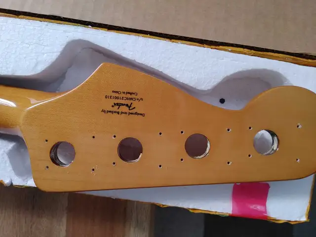 Squire neck bass 70s in Guitars in Sherbrooke - Image 5