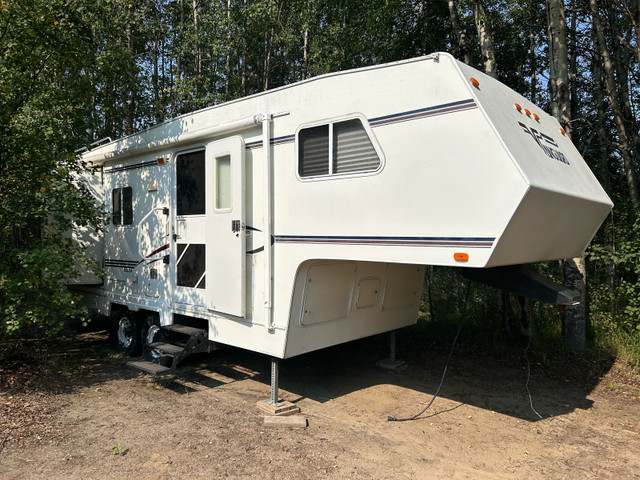24’ Vanguard W250SL 5th wheel in Travel Trailers & Campers in St. Albert