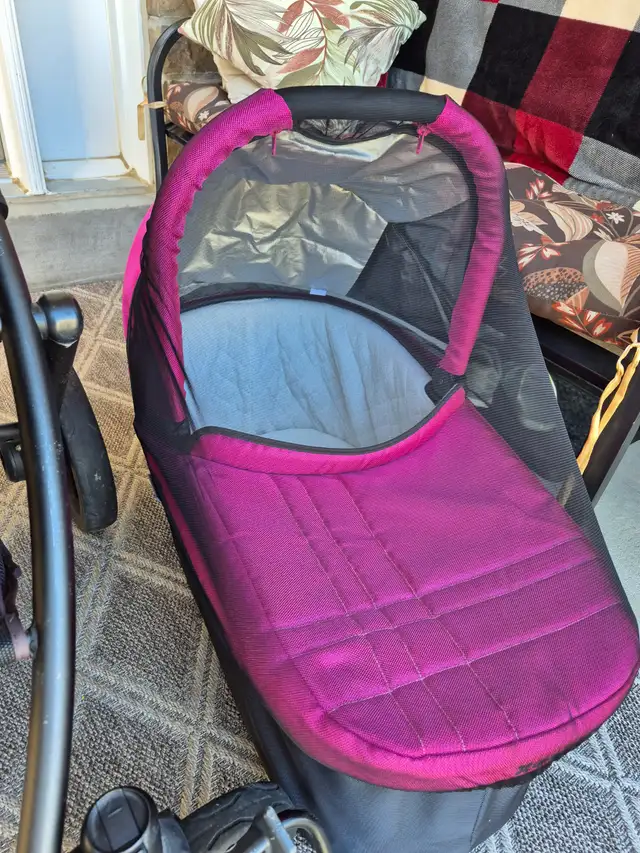 Uppababy Vista Stroller Set in Strollers, Carriers & Car Seats in Mississauga / Peel Region - Image 7