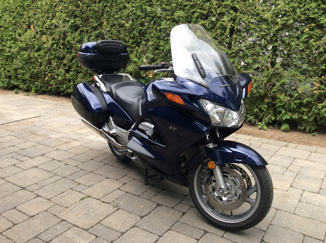Honda St1300…Belle moto…Prête pour la saison…71,600 kilos. dans Routières sportives  à Laval/Rive Nord - Image 3