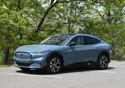 Bonjour J’ai une Ford Mach-e 2023 avec 10.000 km. Grosse batterie 91kwh avec une autonomie en été de...
