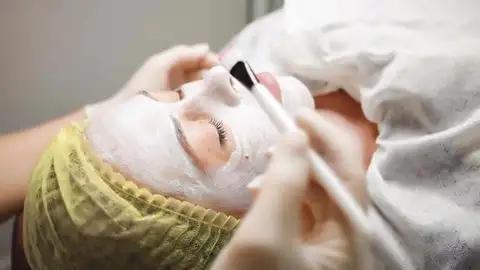 Promotion :30 mins Facial $ 40 !!! in Health and Beauty Services in Edmonton - Image 3