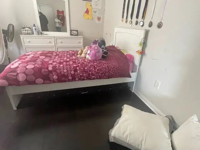 white Twin size bed and Mattress in Beds & Mattresses in Markham / York Region - Image 4