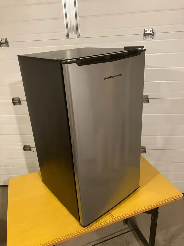 Compact refrigerator547050281082572801