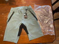 New unworn RaceFace Stage MTB shorts as M 