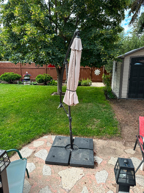 Patio Umbrella and baseFree for the taking Patio & Garden Furniture
