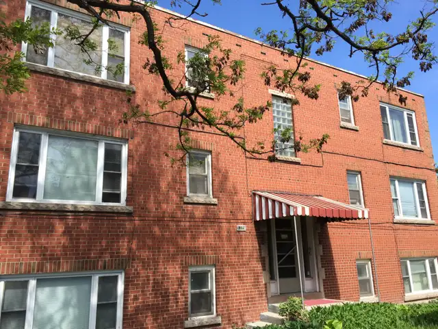 1-Bachelor Apartment, Hamilton East, $1050  hyd. Available May 1