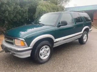 1997 CHEVROLET BLAZER 4x4, v6, auto, only : 211,000 orig kms, Air cond "blows cold" power windows an...