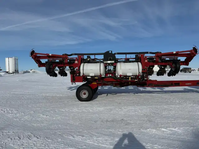 Case IH Early Riser 1240 12-Row Planter in Farming Equipment in Saskatoon - Image 2