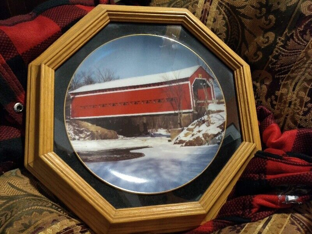 Vintage Art Decoration Plate Framed -Canada Covered Bridge in Arts & Collectibles in Moncton - Image 2