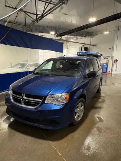 2011 Dodge Grand Caravan minivan for sale. 285,000 km, has a 3.6 liter V6 engine, automatic transmis...