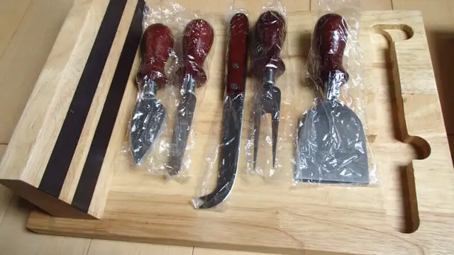 Charcuterie & Cheese Board and 5 Piece Stainless Steel Knifes in Kitchen & Dining Wares in Gatineau - Image 5