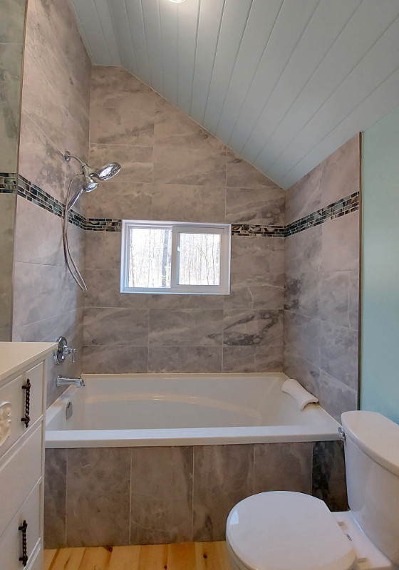 STYLISH TILING, BACK SPLASHES, FLOORING, ACCENT WALLS in Renovations, General Contracting & Handyman in Sault Ste. Marie - Image 4