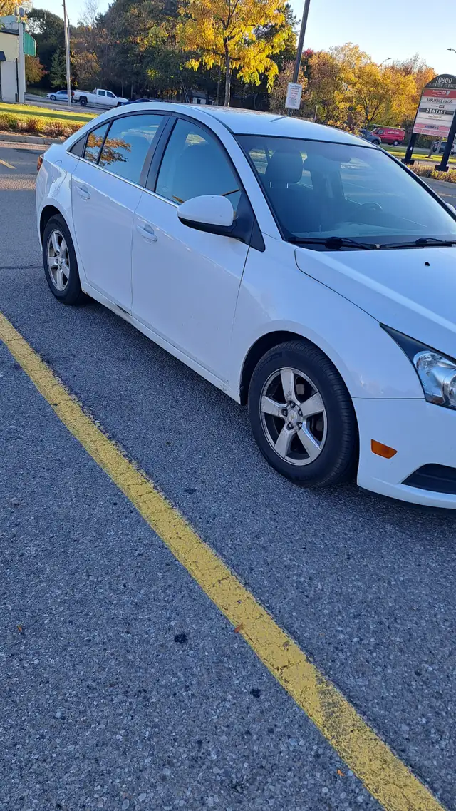 2011 Chevy cruze LT,WHITE with 4 winter tires in Cars & Trucks in Markham / York Region - Image 5