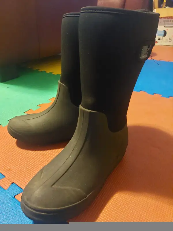 Monster boy's  snow suit size 12 and winter boots size 6 and 7 in Kids & Youth in Edmonton - Image 6