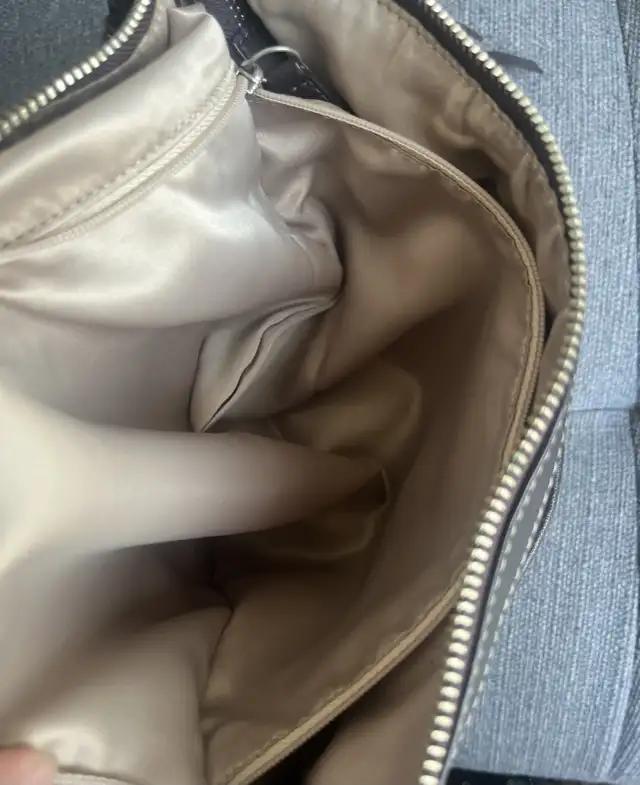 Coach Women's Vintage Brown Crossbody & shoulder Bag in Women's - Bags & Wallets in Mississauga / Peel Region - Image 8