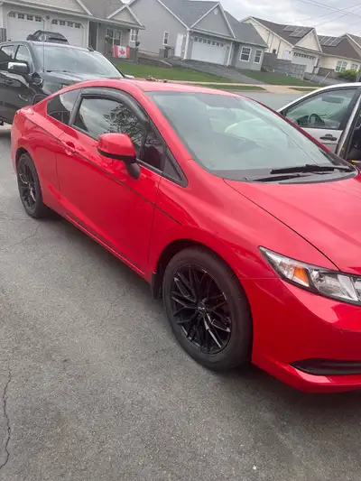 190,000kms Manual transmission Well maintained only 2 owners Small surface rust spot on back Serious...