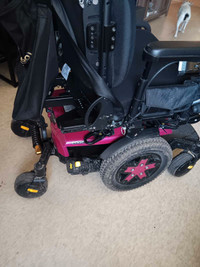 Quantum 6 edge power Wheelchair