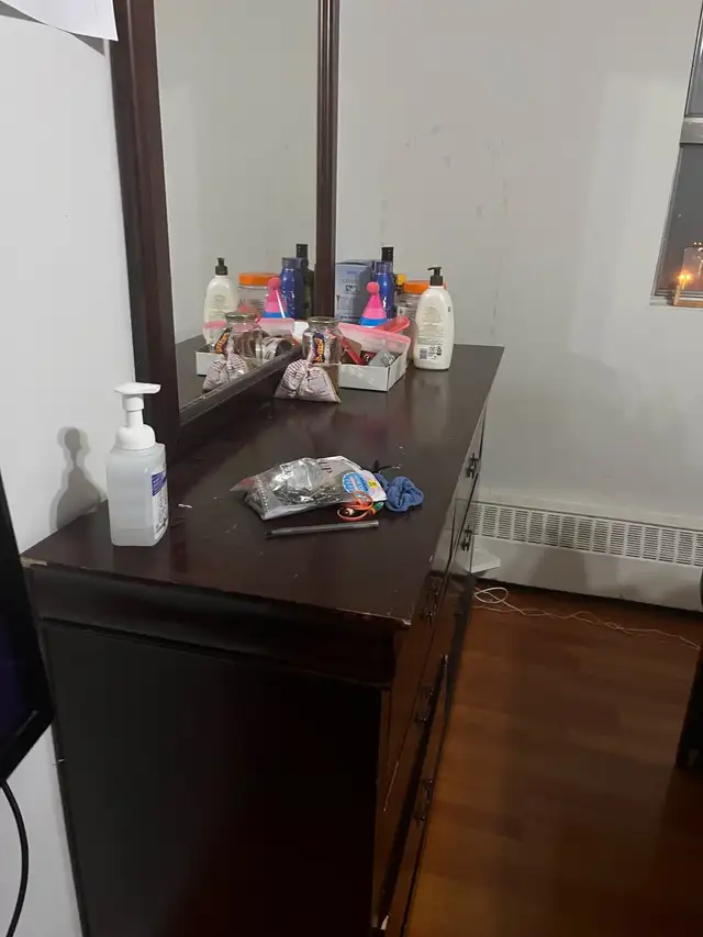Dresser with mirror628637392992021212