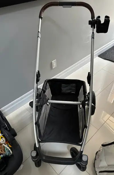 Uppababy Vista V2 Frame Only, View more