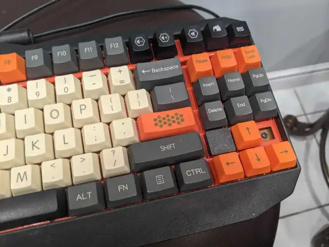 Zalman red switch 75% keyboard in Mice, Keyboards & Webcams in City of Toronto - Image 4