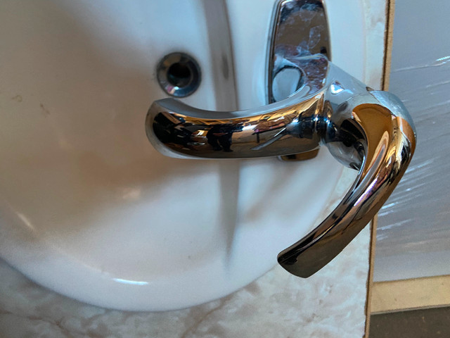 A Pair of Bathroom Sink with faucet in Plumbing, Sinks, Toilets & Showers in Edmonton