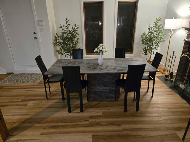 table salon dans Mobilier de salle à manger et cuisine  à Laval/Rive Nord