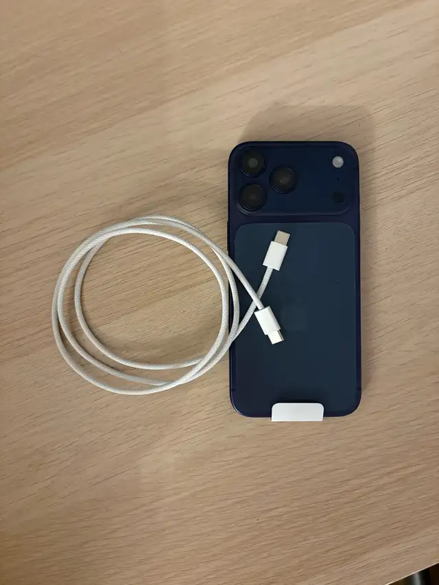 iPhone 17 Pro Max 2TB in Cell Phones in Vancouver - Image 2