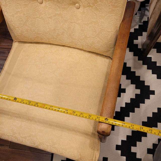 Vintage mid century armchair  in Chairs & Recliners in Markham / York Region - Image 2