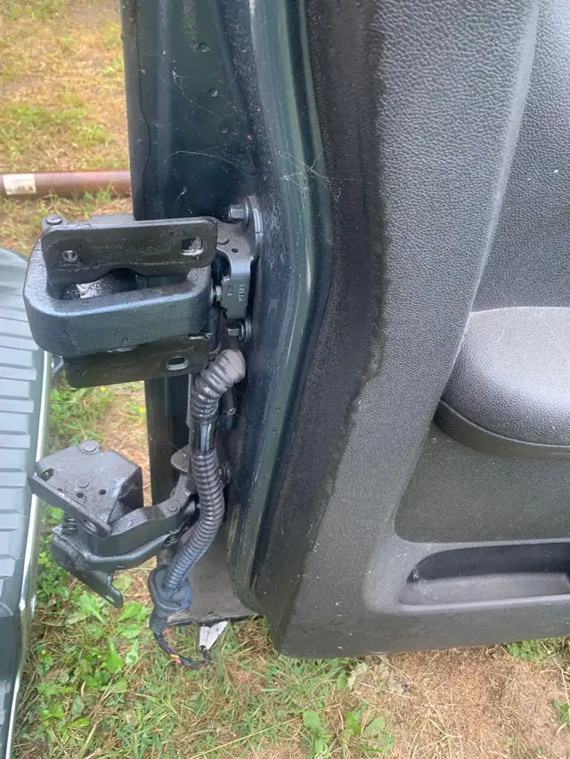 2007-2013 GMC Sierra Chevy Silverado extended cab rear doors in Other in Hamilton - Image 8