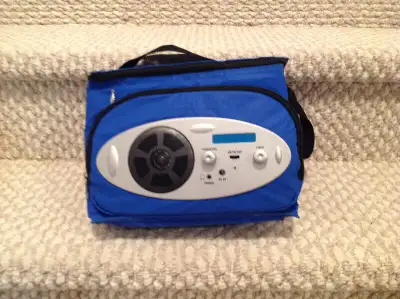 Insulated picnic bag with radio, View more