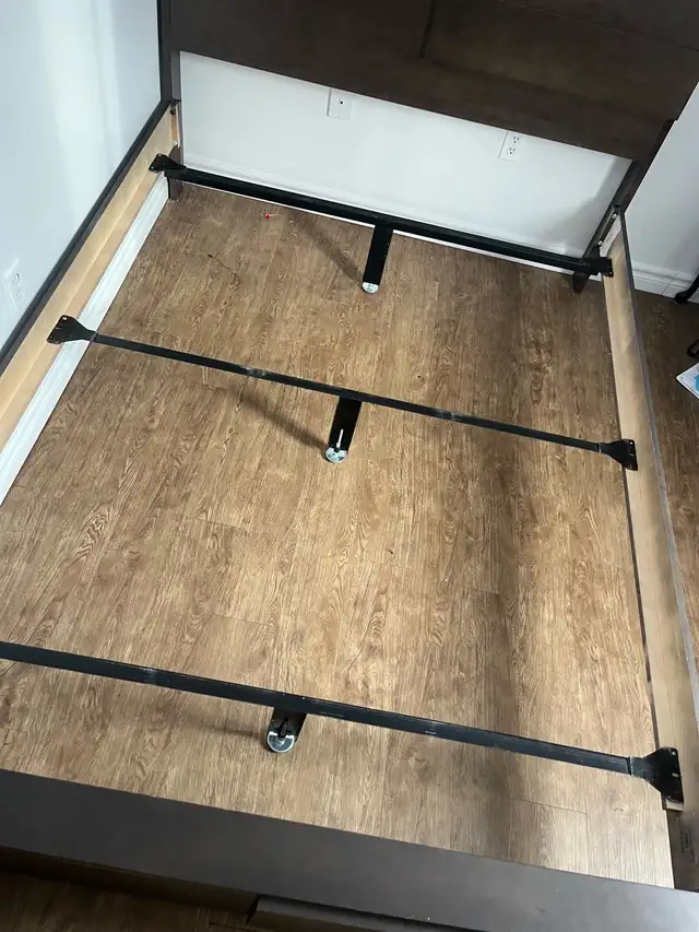 lit double queen in Beds & Mattresses in Sherbrooke - Image 4