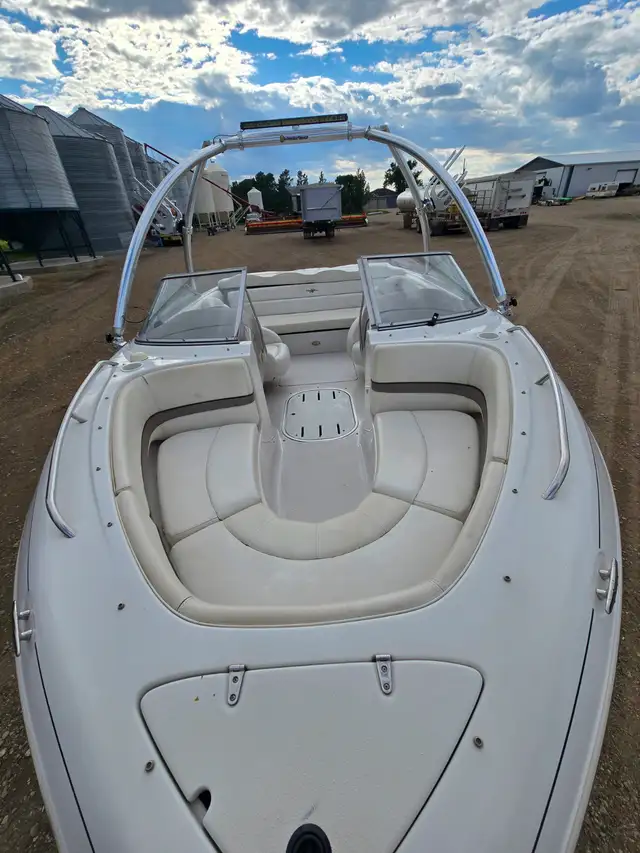 2004 Inboard Boat in Powerboats & Motorboats in Moose Jaw - Image 7