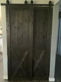 Sliding closet barn doors and rail