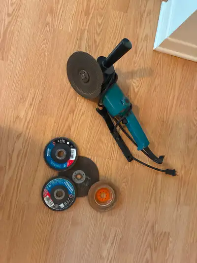 Meuleuse vient avec des disques