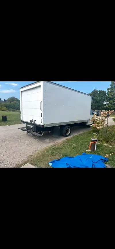 2004 Savannah 3500 with 142,000 miles clean truck no accidents runs very smooth Refrigerated box 9‘...