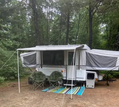 2003 Coleman Cheyenne. In great shape . Dry, clean , and solid. New tires including spare. Sleeps 7....