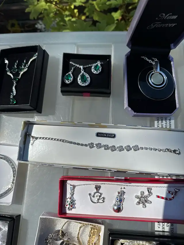 yard sale556114346760611842
