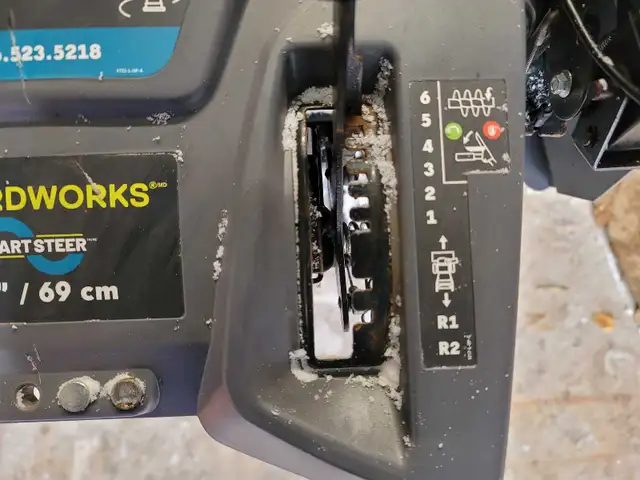 Yardworks Snowblower in Snowblowers in Oshawa / Durham Region - Image 6