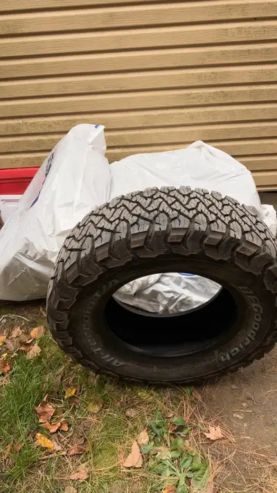 Bf-goodrich ALL TERRAIN T/A KO3 LT 265/70R17 acheté en mars 2026 (4 SAISONS HOMOLOGUÉ HIVER) 10 PLIS...
