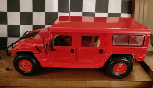 Diecast 1:18 Hummer H1 wagon hard top in Arts & Collectibles in City of Montréal - Image 2