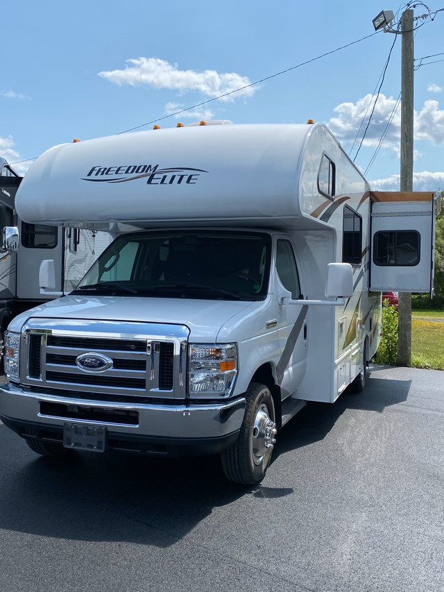 Véhicule récréatif CL C (motor home) Ford E450 Thor Elite 22FE dans VR et caravanes  à Laval/Rive Nord - Image 2