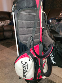 Titleist stand bag Canadian Edition