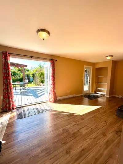 Bright Large Suite Near Beach