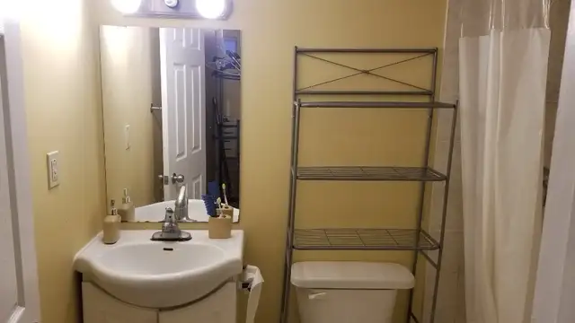 Basement room available  in Room Rentals & Roommates in City of Toronto - Image 5